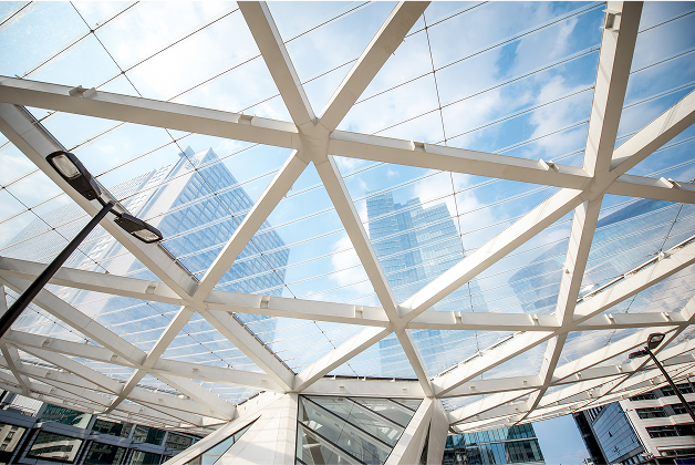 Cálculo estructural de cubierta metálica en entorno urbano